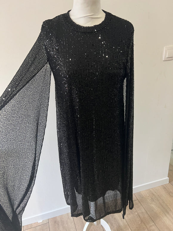 Robe noire à sequins